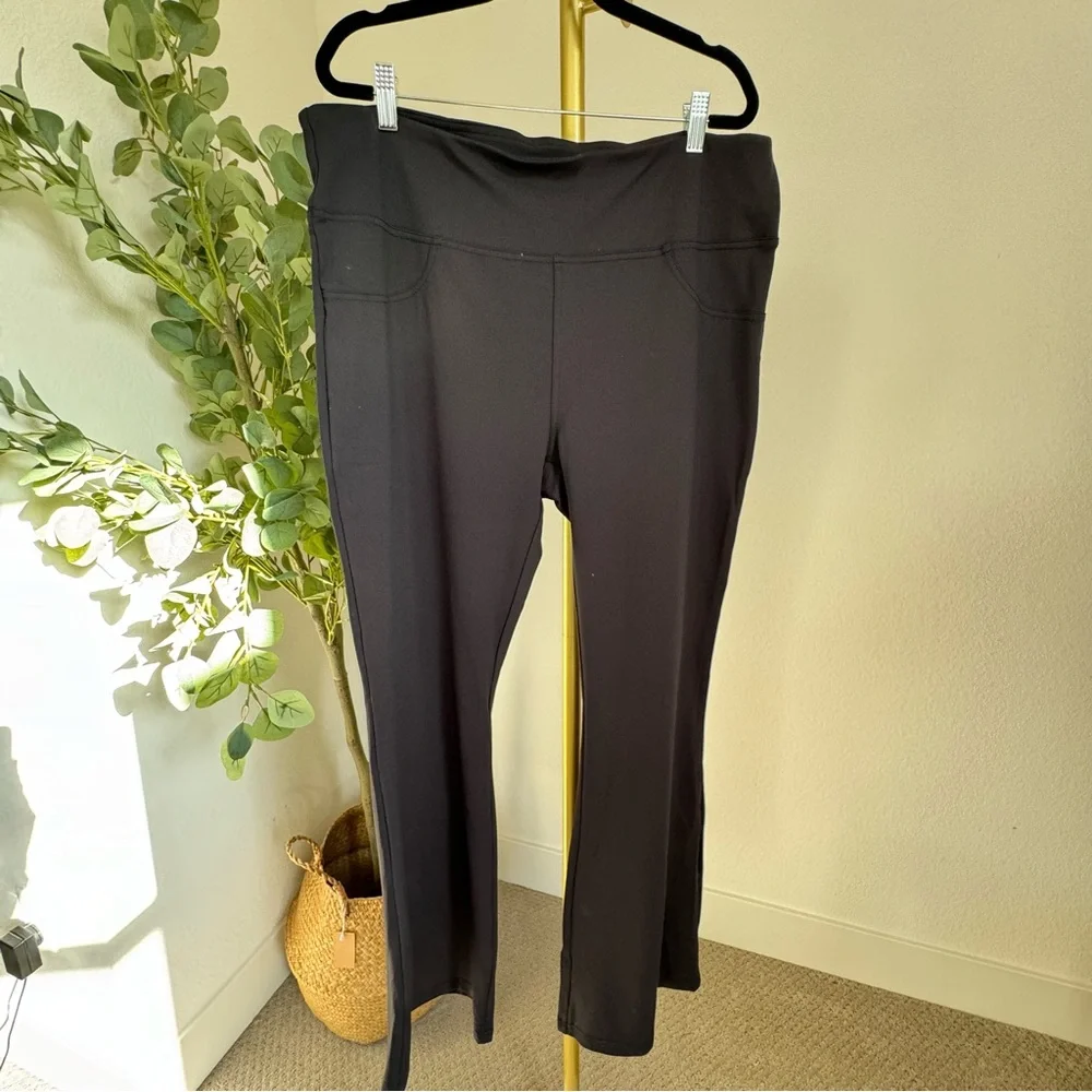 Halara pull on Flare pants. Size Large (tall) - Picture 6 of 9